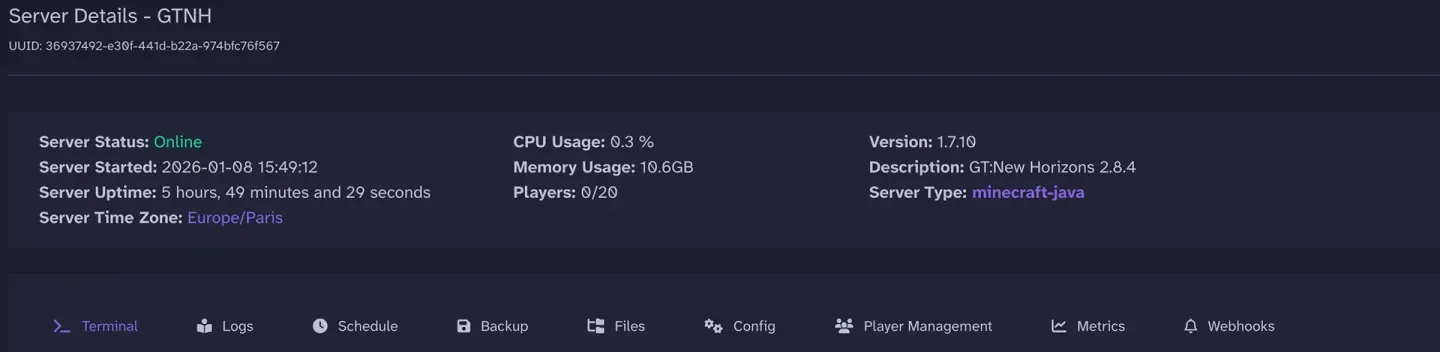 En-tête du panneau Crafty : serveur en ligne, depuis combien de temps, utilisation processeur et mémoire, version 1.7.10, modpack GT: New Horizons, onglets terminal, journaux, sauvegardes.